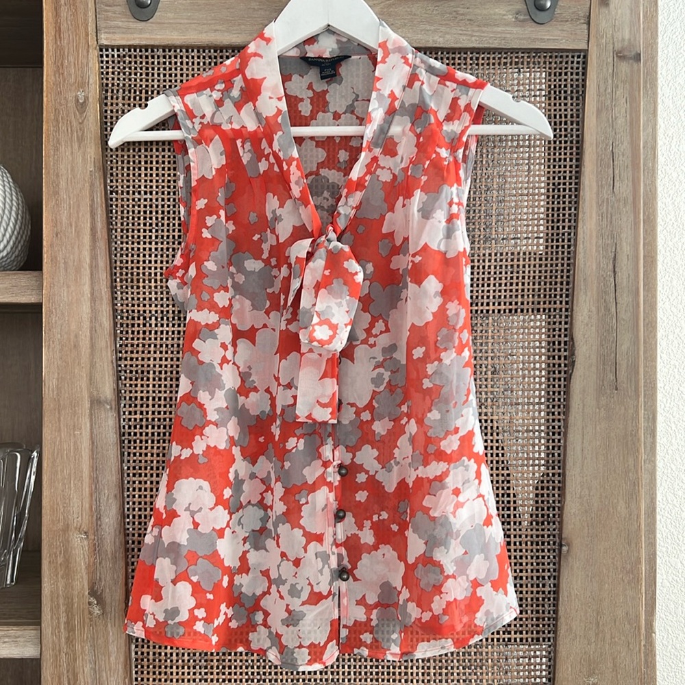 💚Banana Republic Sleeveless Button Blouse 💚